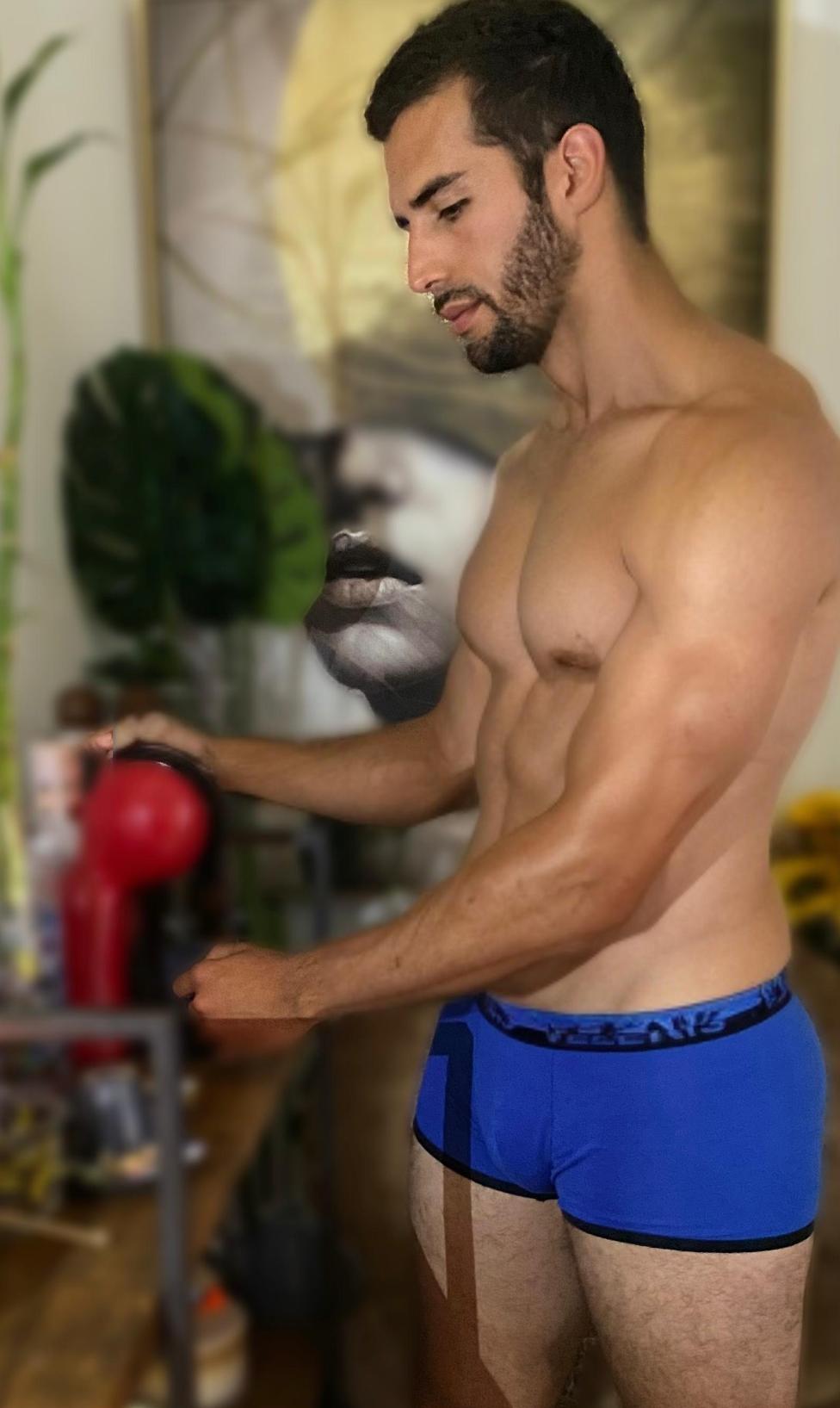 Tantric and erotic Masseur