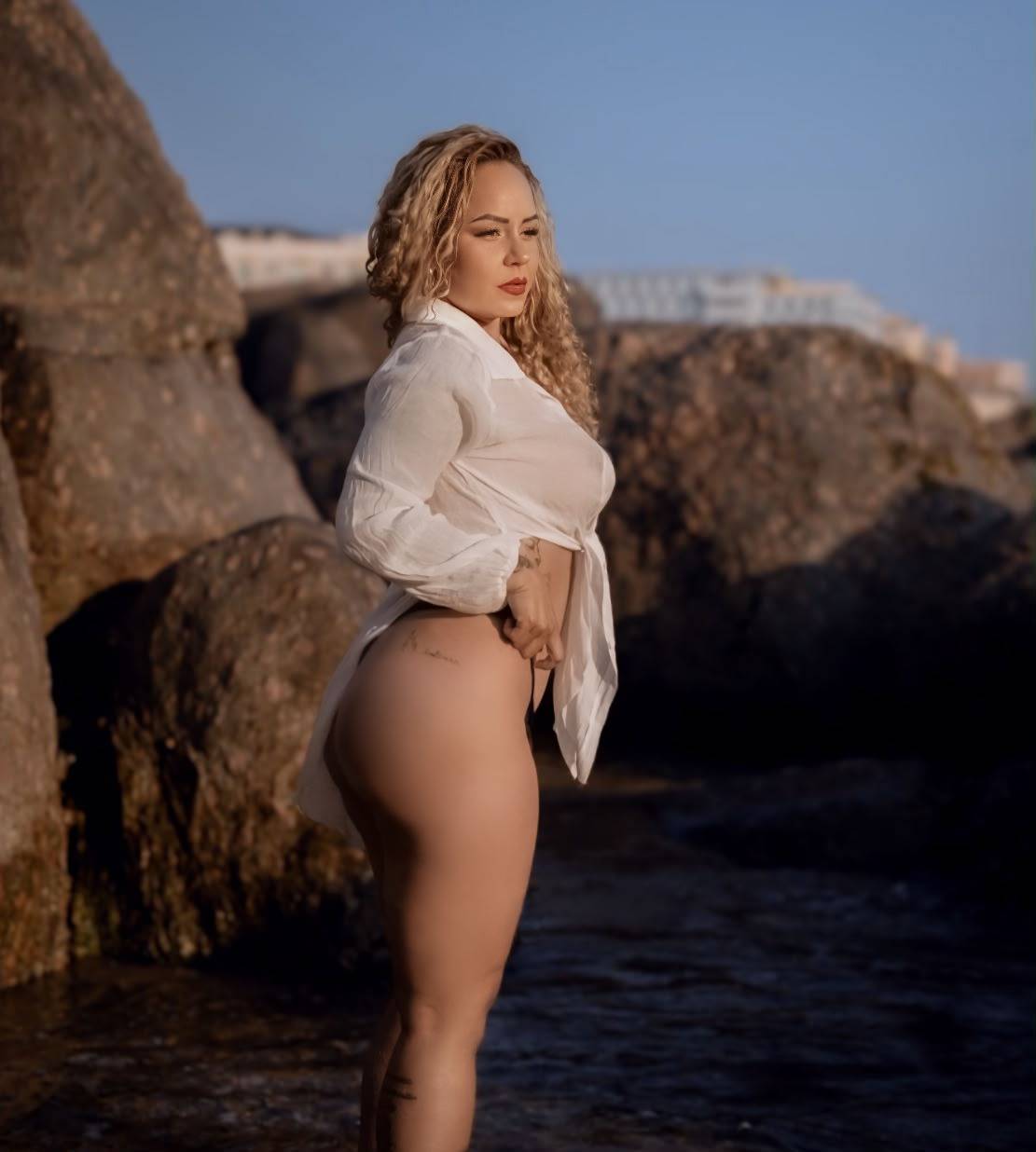 Thaís